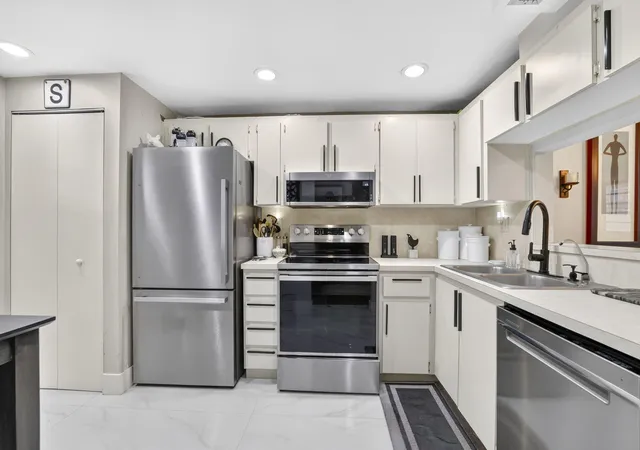 Photo 3 of Sale Pending at 1000 Colony Point Cir #108, Pembroke Pines, FL 33026 | MLS# B26072612 | Listing updated on 2026-09-14
