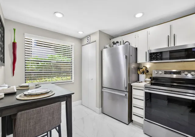 Photo 4 of Sale Pending at 1000 Colony Point Cir #108, Pembroke Pines, FL 33026 | MLS# B26072612 | Listing updated on 2026-09-14