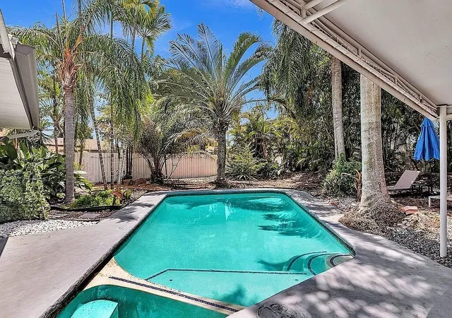 Single family home for sale at 1580 NE 35th Street, Oakland Park, FL 33334 | MLS# B26072652 | Listing updated on 2026-09-14
