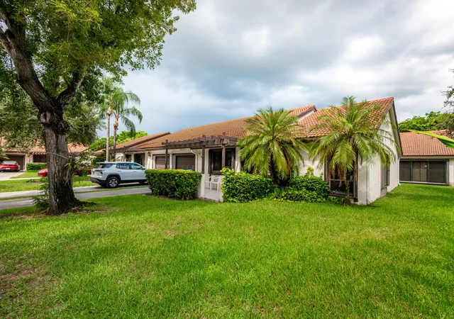 Photo 2 of Townhouse for sale at 7143 Wisteria Way, Tamarac, FL 33321 | MLS# B26072673 | Listing updated on 2026-10-04