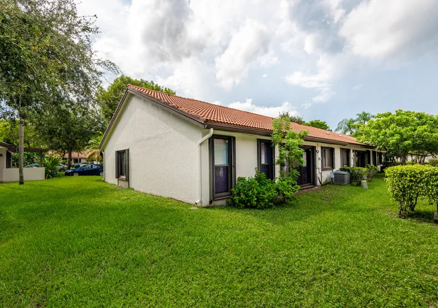 Photo 3 of Townhouse for sale at 7143 Wisteria Way, Tamarac, FL 33321 | MLS# B26072673 | Listing updated on 2026-10-04