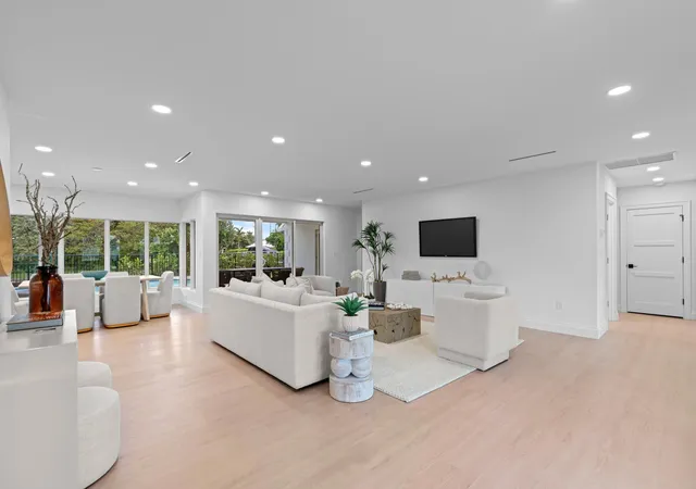 Photo 4 of Single family home for sale at 1090 SW Mulberry Way, Boca Raton, FL 33486 | MLS# B26072693 | Listing updated on 2026-09-14