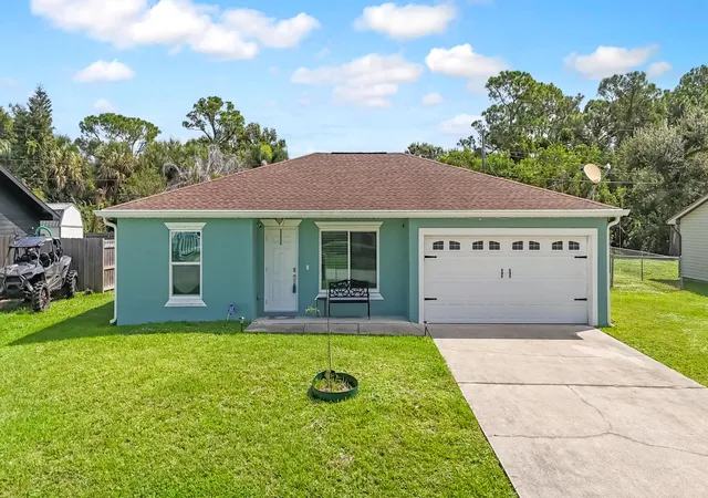 Photo 2 of Single family home for sale at 5010 Hickory Dr, Fort Pierce, FL 34982 | MLS# B26072720 | Listing updated on 2026-10-03