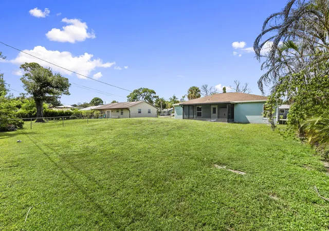 Photo 35 of Single family home for sale at 5010 Hickory Dr, Fort Pierce, FL 34982 | MLS# B26072720 | Listing updated on 2026-10-03