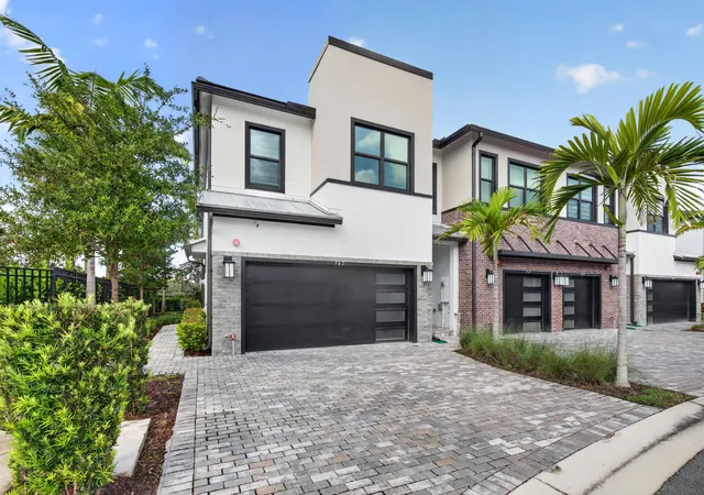 Photo 3 of Townhouse for sale at 765 Nw 84th Terrace, Plantation, FL 33324 | MLS# B26072727 | Listing updated on 2026-09-15