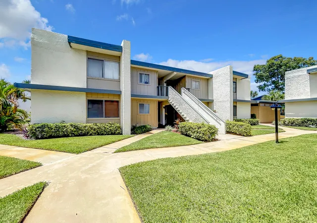 Listing Photo 2 - Condo for sale in building located at 1551 Ne 13Th Ter, Jensen Beach, FL 34957 - Unit #A16