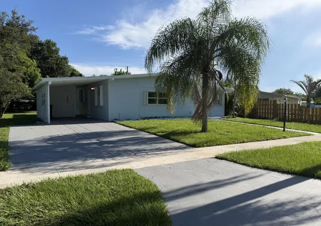 Photo 1 of Single family home for sale at 111 Se Castana Ct, Port Saint Lucie, FL 34983 | MLS# B26072781 | Listing updated on 2026-09-13