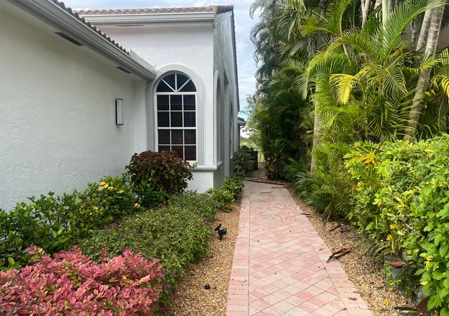 Photo 3 of House for sale at 4638 Carlton Golf Dr, Lake Worth, FL 33449 | MLS# B26072841 | Listing updated on 2026-09-13