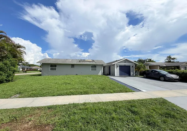 Photo 2 of Single family home for sale at 10431 Carmen Ln, Royal Palm Beach, FL 33411 | MLS# B26072870 | Listing updated on 2026-09-16