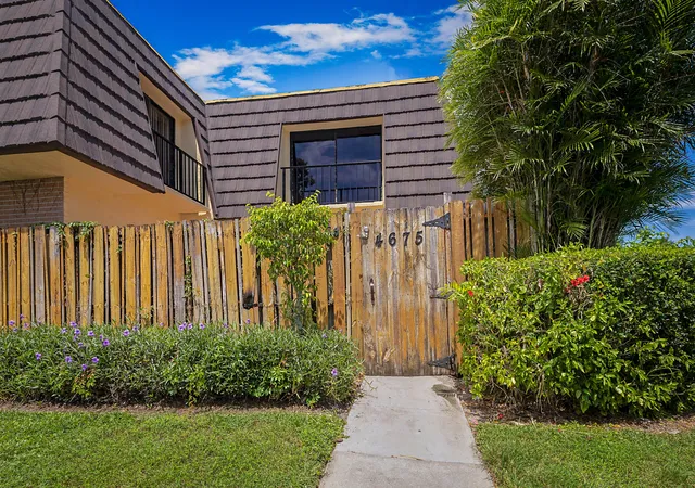 Photo 2 of Townhouse for sale at 4675 Cherry Rd, West Palm Beach, FL 33417 | MLS# B26073003 | Listing updated on 2026-09-14