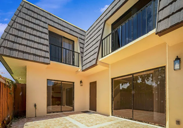 Photo 3 of Townhouse for sale at 4675 Cherry Rd, West Palm Beach, FL 33417 | MLS# B26073003 | Listing updated on 2026-09-14