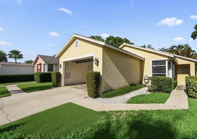 Photo 3 of Single family home for sale at 172 Harbor Lake Cir, Greenacres, FL 33413 | MLS# B26073026 | Listing updated on 2026-09-30