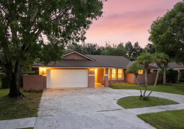 Photo 1 of Single family home for sale at 2652 Yarmouth Dr, Wellington, FL 33414 | MLS# B26073032 | Listing updated on 2026-09-23