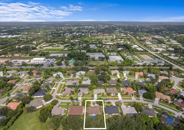 Photo 3 of Single family home for sale at 2652 Yarmouth Dr, Wellington, FL 33414 | MLS# B26073032 | Listing updated on 2026-09-23