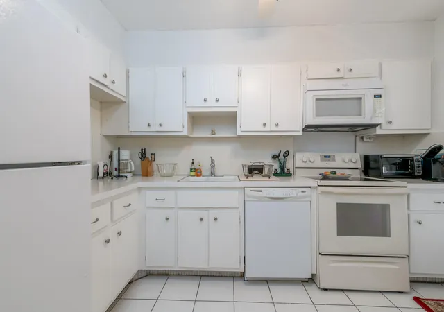 Photo 3 of Condo for sale at 2731 Ne 14th Street Cswy #427, Pompano Beach, FL 33062 | MLS# B26073383 | Listing updated on 2026-09-14