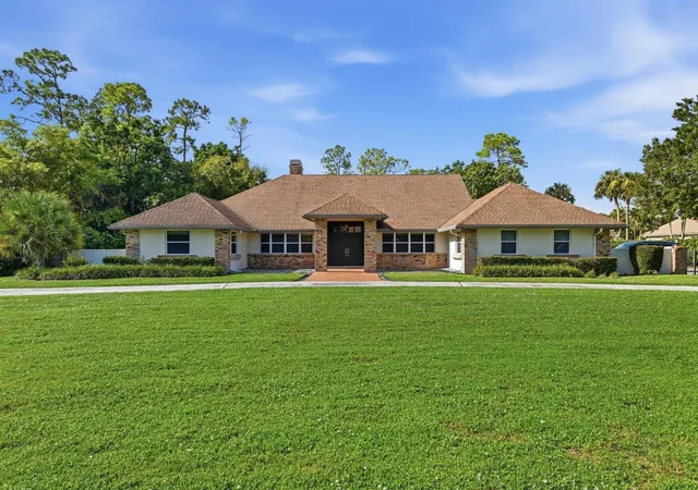 Photo 3 of Single family home for sale at 13670 Doubletree Trl, Wellington, FL 33414 | MLS# B26073386 | Listing updated on 2026-10-03