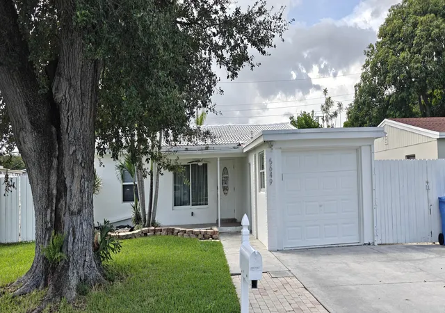 Photo 3 of Single family home for sale at 5649 NE 5th Terrace, Fort Lauderdale, FL 33334 | MLS# B26073389 | Listing updated on 2026-09-15