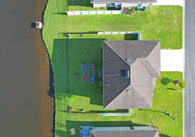 Photo 2 of Single family home for sale at 5255 Oakland Lake Cir, Fort Pierce, FL 34951 | MLS# B26073399 | Listing updated on 2026-09-14