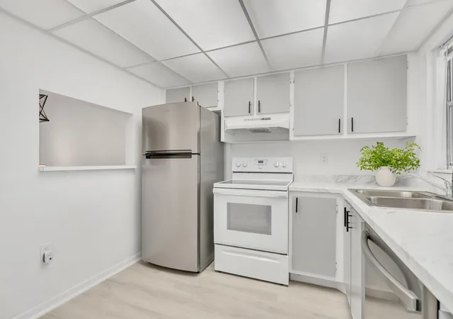 Listing Photo 4 - Condo for sale in building located at 6800 Royal Palm Blvd, Margate, FL 33063 - Unit #Unit 207F