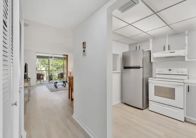 Listing Photo 5 - Condo for sale in building located at 6800 Royal Palm Blvd, Margate, FL 33063 - Unit #Unit 207F