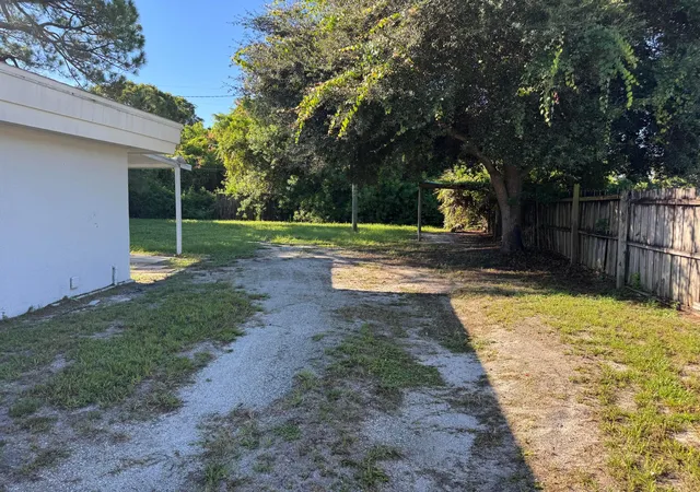 Photo 4 of Single family home for sale at 2417 Saint Lucie Blvd, Fort Pierce, FL 34946 | MLS# B26073441 | Listing updated on 2026-10-01