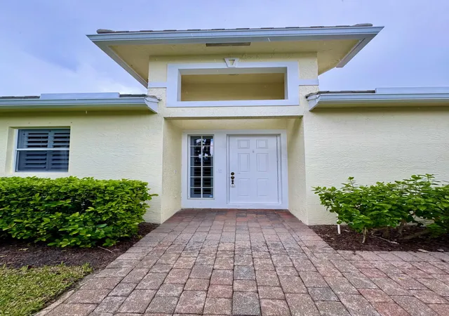 Photo 2 of Single family home for sale at 1464 Se Tidewater Pl, Stuart, FL 34997 | MLS# B26073729 | Listing updated on 2026-09-14