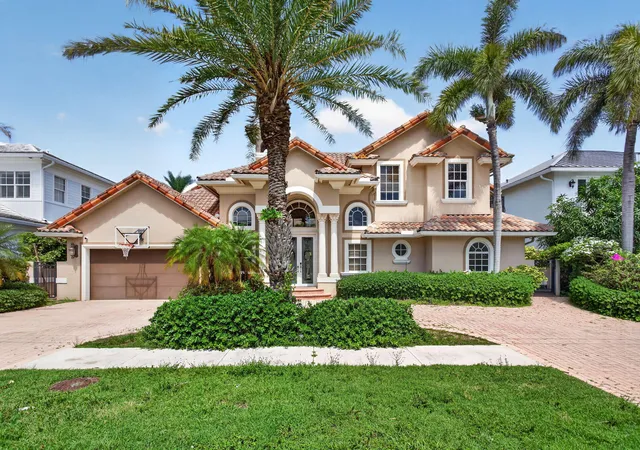 Photo 1 of Single family home for sale at 4901 Ne 29th Avenue, Lighthouse Point, FL 33064 | MLS# B26073824 | Listing updated on 2026-09-15