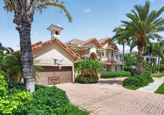Photo 3 of Single family home for sale at 4901 Ne 29th Avenue, Lighthouse Point, FL 33064 | MLS# B26073824 | Listing updated on 2026-09-15