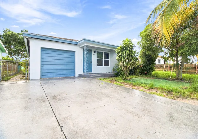 Photo 1 of Single family home for sale at 724 S D St, Lake Worth Beach, FL 33460 | MLS# B26073828 | Listing updated on 2026-09-16