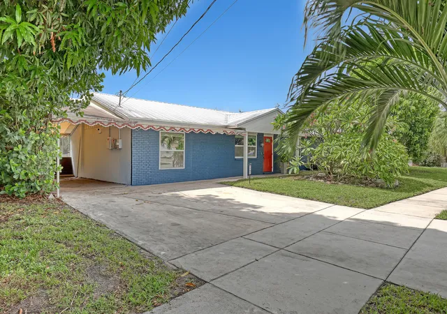 Photo 2 of Sale Pending at 1707 E Terrace Dr, Lake Worth Beach, FL 33460 | MLS# B26073832 | Listing updated on 2026-09-26