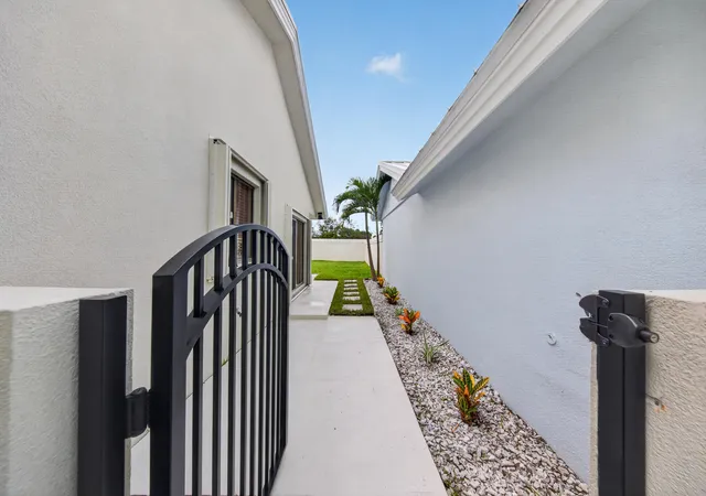 Photo 4 of Single family home for sale at 406 River Edge Rd, Jupiter, FL 33477 | MLS# B26073838 | Listing updated on 2026-09-13