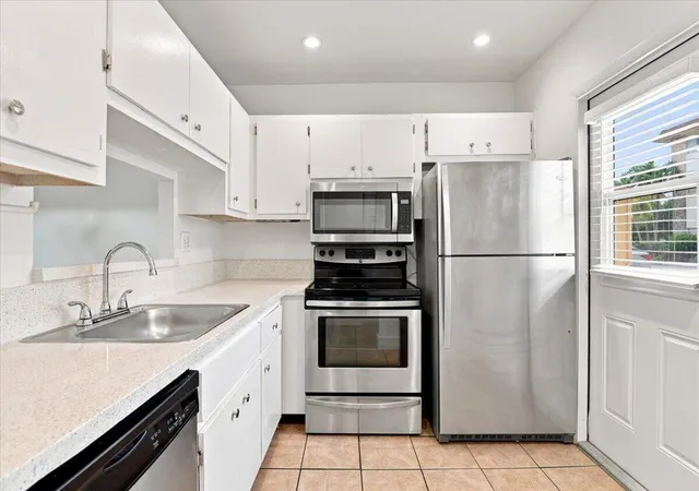 Photo 4 of Condo for sale at 5121 W Oakland Park #109, Lauderdale Lakes, FL 33313 | MLS# B26073879 | Listing updated on 2026-09-16