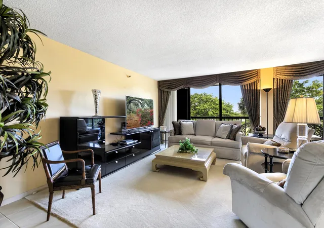 Photo 3 of Condo for sale at 2480 Presidential Way #403, West Palm Beach, FL 33401 | MLS# B26073939 | Listing updated on 2026-10-01