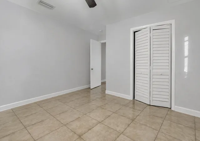 Listing Photo 4 - Condo for sale in building located at 512 Holly Dr, Palm Beach Gardens, FL 33410 - Unit #1