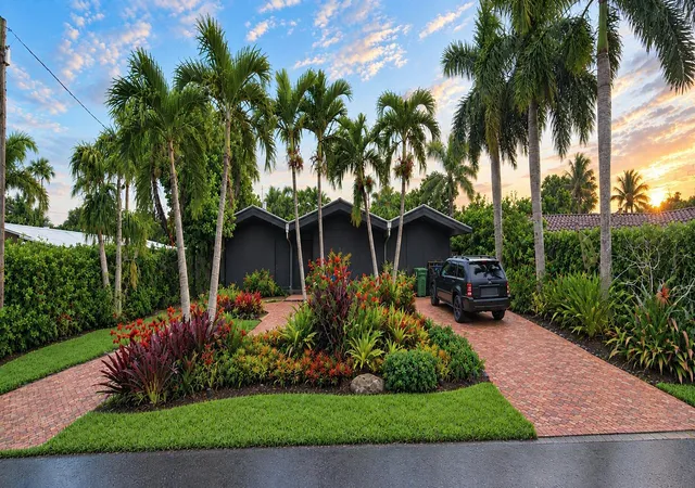 Photo 3 of Single family home for sale at 2060 Ne 55th Street, Fort Lauderdale, FL 33308 | MLS# B26074178 | Listing updated on 2026-09-14