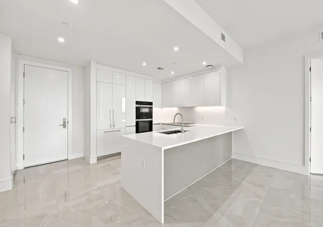 Photo 2 of Condo for sale at 220 Lake Shore Dr #1517, West Palm Beach, FL 33403 | MLS# B26074230 | Listing updated on 2026-09-12