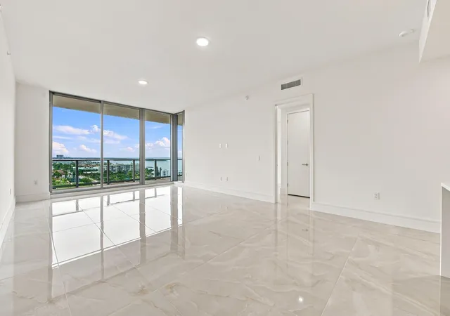 Photo 4 of Condo for sale at 220 Lake Shore Dr #1517, West Palm Beach, FL 33403 | MLS# B26074230 | Listing updated on 2026-09-12