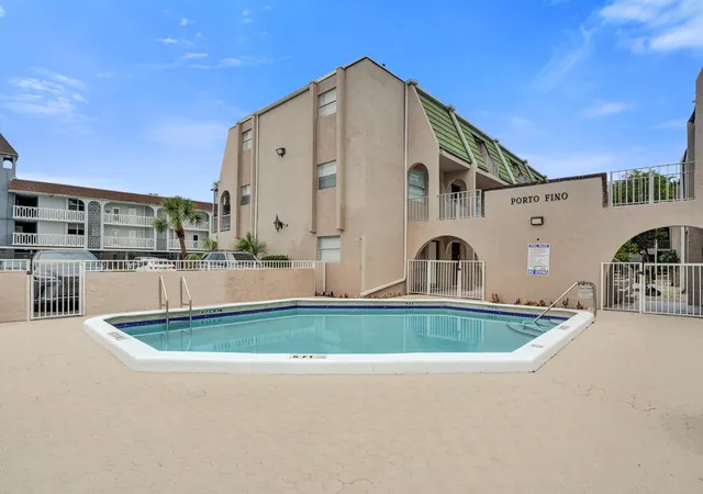 Listing Photo 3 - Condo for sale in building located at 1100 Se 4Th Ave, Deerfield Beach, FL 33441 - Unit #5