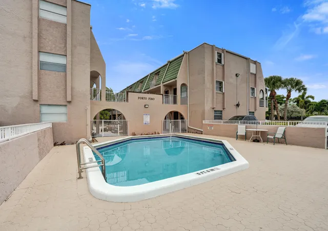 Listing Photo 4 - Condo for sale in building located at 1100 Se 4Th Ave, Deerfield Beach, FL 33441 - Unit #5