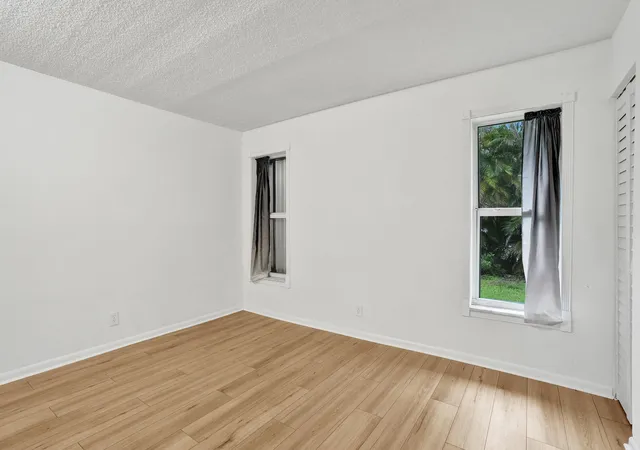Listing Photo 5 - Condo for sale in building located at 1100 Se 4Th Ave, Deerfield Beach, FL 33441 - Unit #5