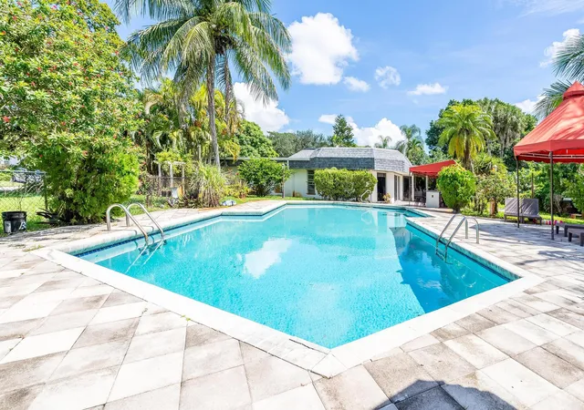 Photo 1 of Single family home for sale at 5104 White Oak Ln E, Tamarac, FL 33319 | MLS# B26074303 | Listing updated on 2026-09-23