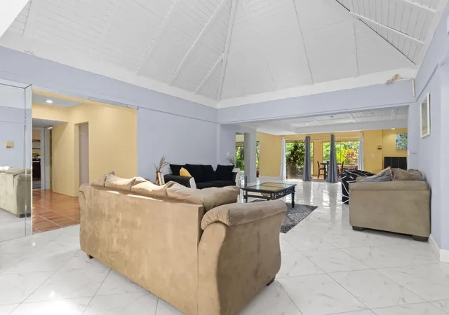 Photo 3 of Single family home for sale at 5104 White Oak Ln E, Tamarac, FL 33319 | MLS# B26074303 | Listing updated on 2026-09-23