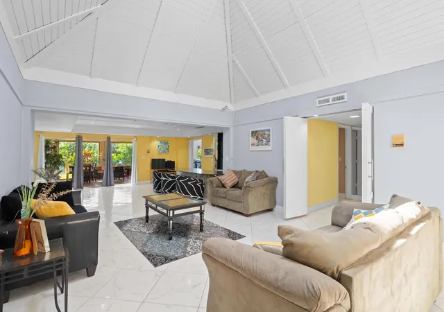 Photo 3 of Single family home for sale at 5104 White Oak Ln E, Tamarac, FL 33319 | MLS# B26074303 | Listing updated on 2026-09-23