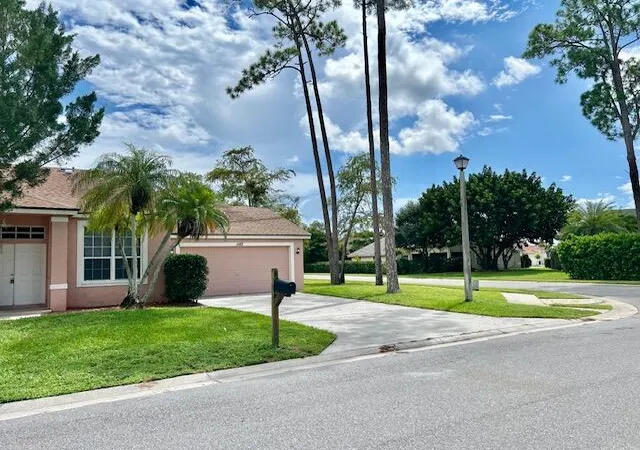 Photo 2 of Sale Pending at 1182 Aviary Rd, Wellington, FL 33414 | MLS# B26074345 | Listing updated on 2026-09-22