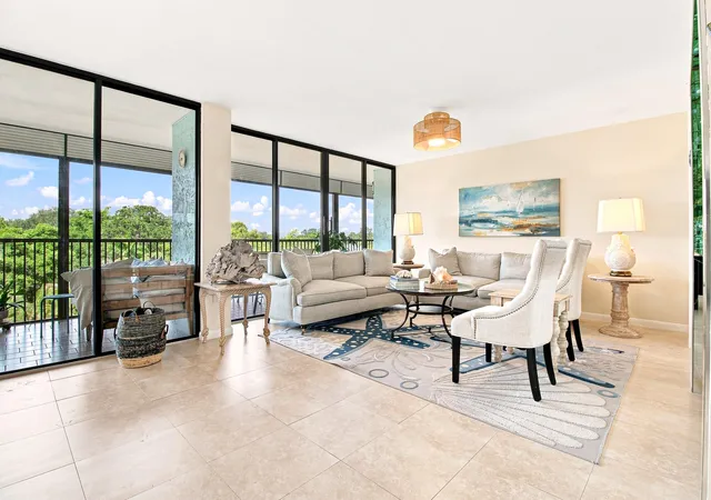 Listing Photo 4 - Condo for sale in building located at 2812 N 46Th Ave, Hollywood, FL 33021 - Unit #G574