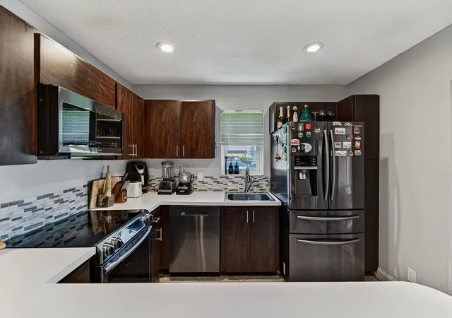 Photo 4 of Townhouse for sale at 7693 Courtyard Run W, Boca Raton, FL 33433 | MLS# B26074386 | Listing updated on 2026-09-14