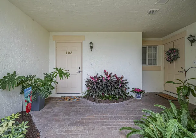 Photo 4 of Condo for sale at 536 7th Square #103, Vero Beach, FL 32962 | MLS# B26074396 | Listing updated on 2026-10-05