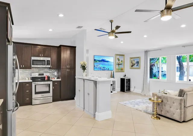 Photo 4 of Single family home for sale at 432 SW Natura Ave, Deerfield Beach, FL 33441 | MLS# B26074437 | Listing updated on 2026-09-14
