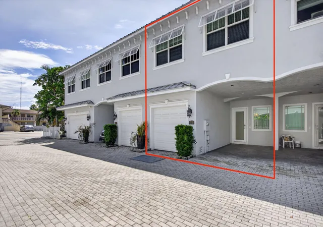 Photo 2 of Townhouse for sale at 11 Ne 20th Avenue, Pompano Beach, FL 33060 | MLS# B26074457 | Listing updated on 2026-09-14