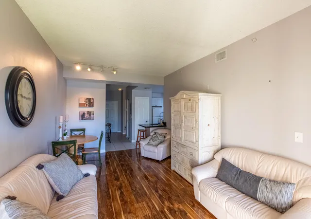 Listing Photo 5 - Condo for sale in building located at 2100 Greenview Shores Blvd, Wellington, FL 33414 - Unit #505